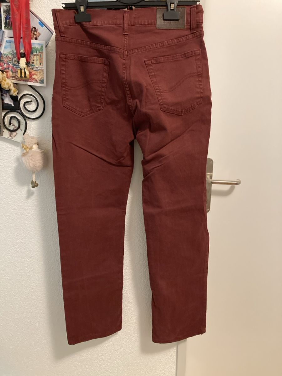 Jeans: Jeans weinrot Junge – Usato da Urtenen-Schönbühl venduto da alessibas 1