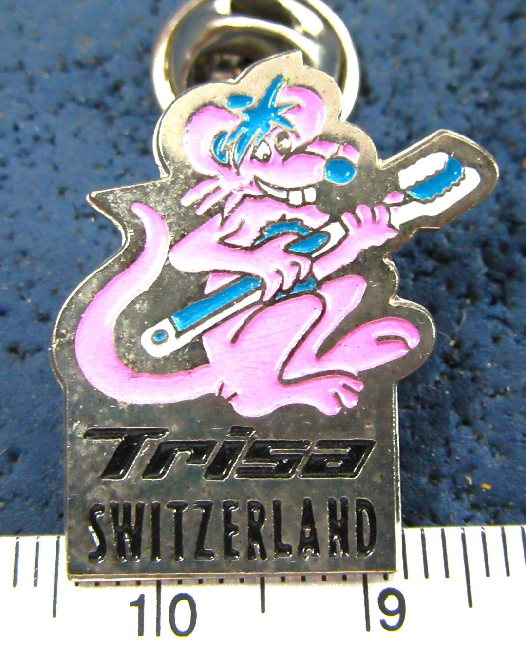Trisa Placchette & Badge: TRISA ZAHN-RATTE PIN – Usato da Ettingen venduto da Hausi4711