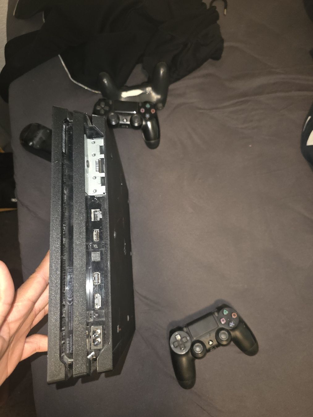 Sony Consoles: Ps4 Pro mit Controller – D'occasion à Bern par lea_6xll 4