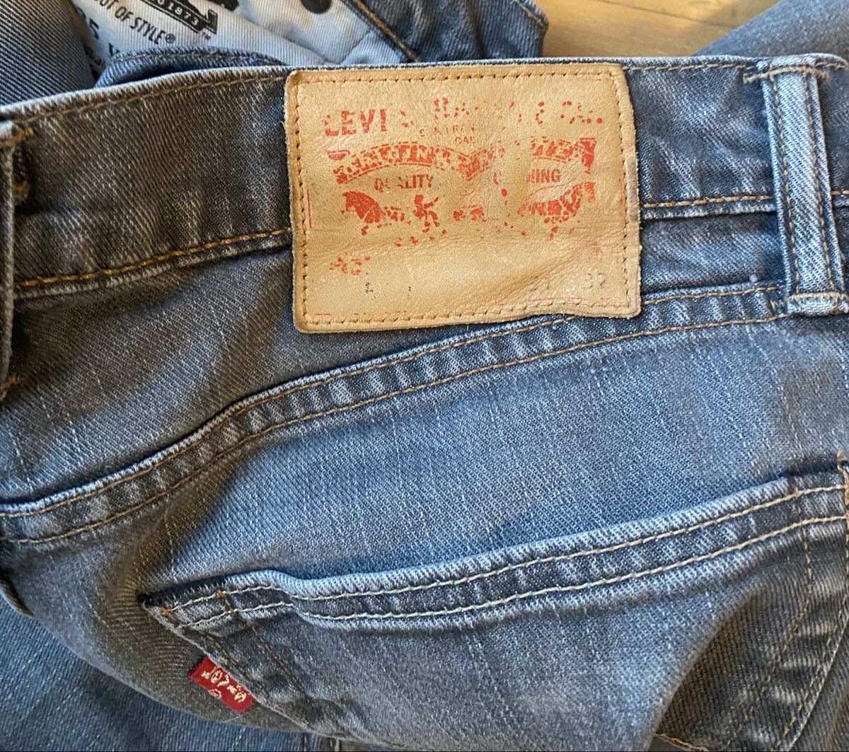 Levi's Jeans: Graue Levi’s Jeans, W31/K32 – Usato da Sarnen venduto da Paris99 2