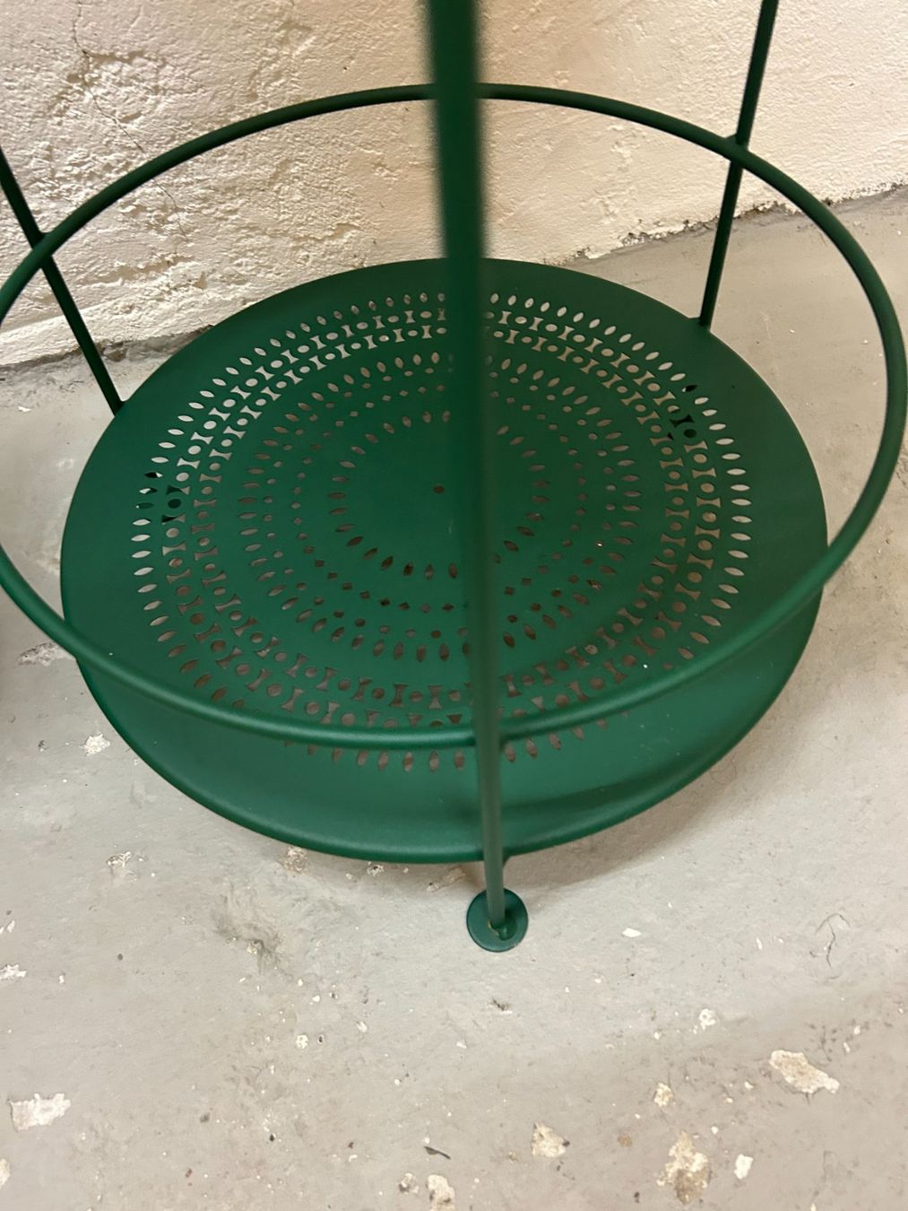 Fermob Tavoli: Fermob/Ferm Living Tischli und Blumentopf – Usato da St. Gallen venduto da mar_9wzg 3