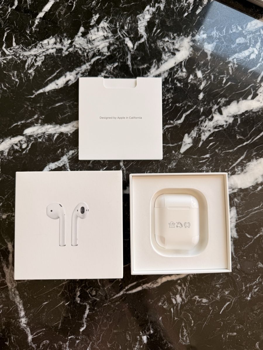 Apple Casques audio: Apple AirPods with Charging Case – Neuf avec emballage d'origine à Zürich par nicolawalter