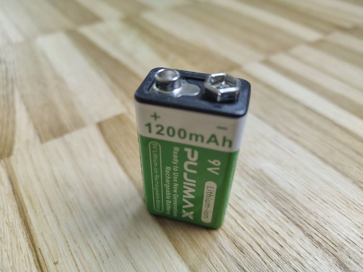 Akkus: 9 Volt wiederaufladbare Batterie mit USB-C Anschluss – Neu (gemäss Beschreibung) aus Zürich von Almohammed