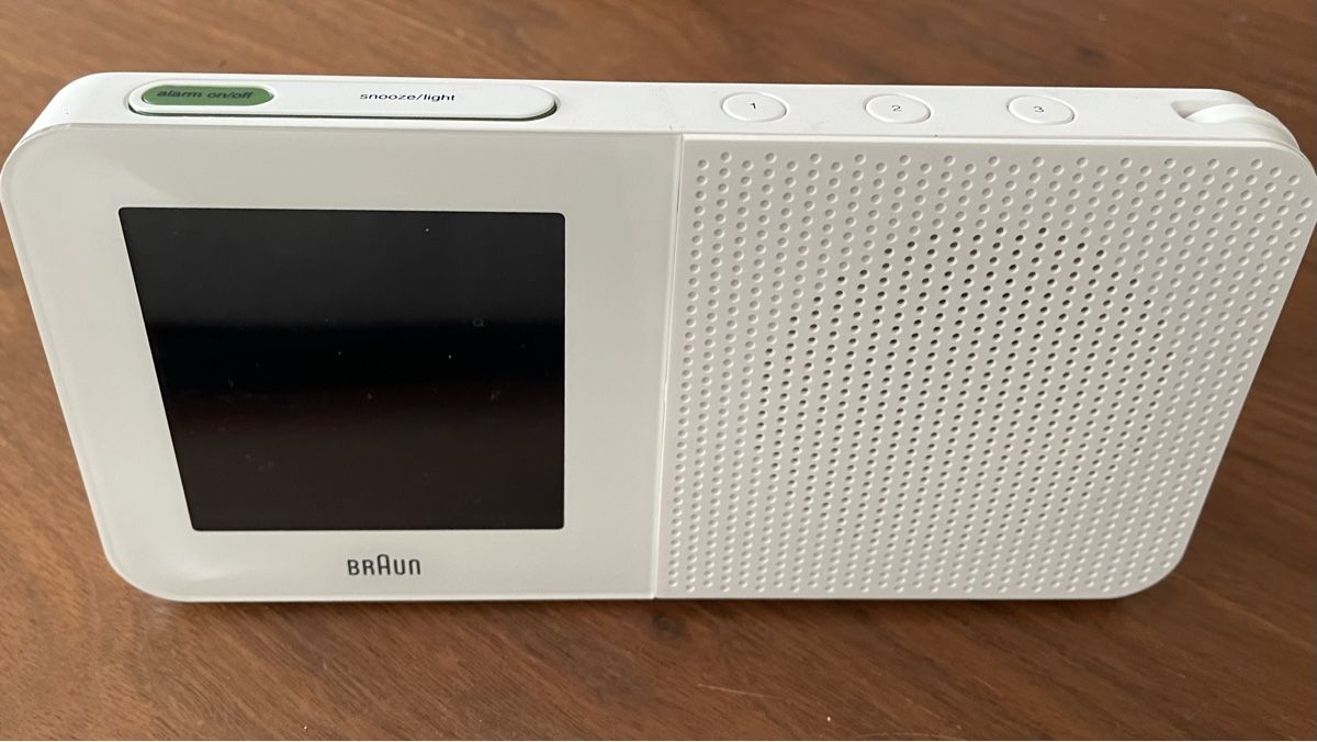Braun Sveglie: Braun Radiowecker weiss – Nuovo e nell'imballaggio originale da Oberwil BL venduto da J.L.