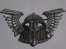 Gürtelschnalle Helm mit Flügeln