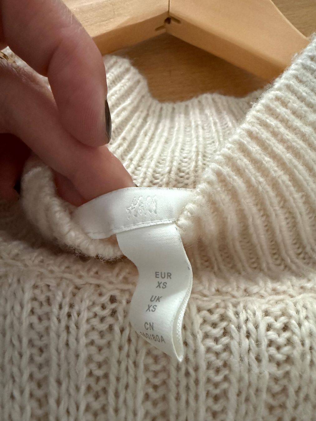 H&M Pullover & Sweatshirts: Pull d’hiver avec volants – Gebraucht aus Sion von Mazarine_ 2