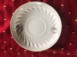 Porzellan Untertasse mit Rosenmuster, Goldrand