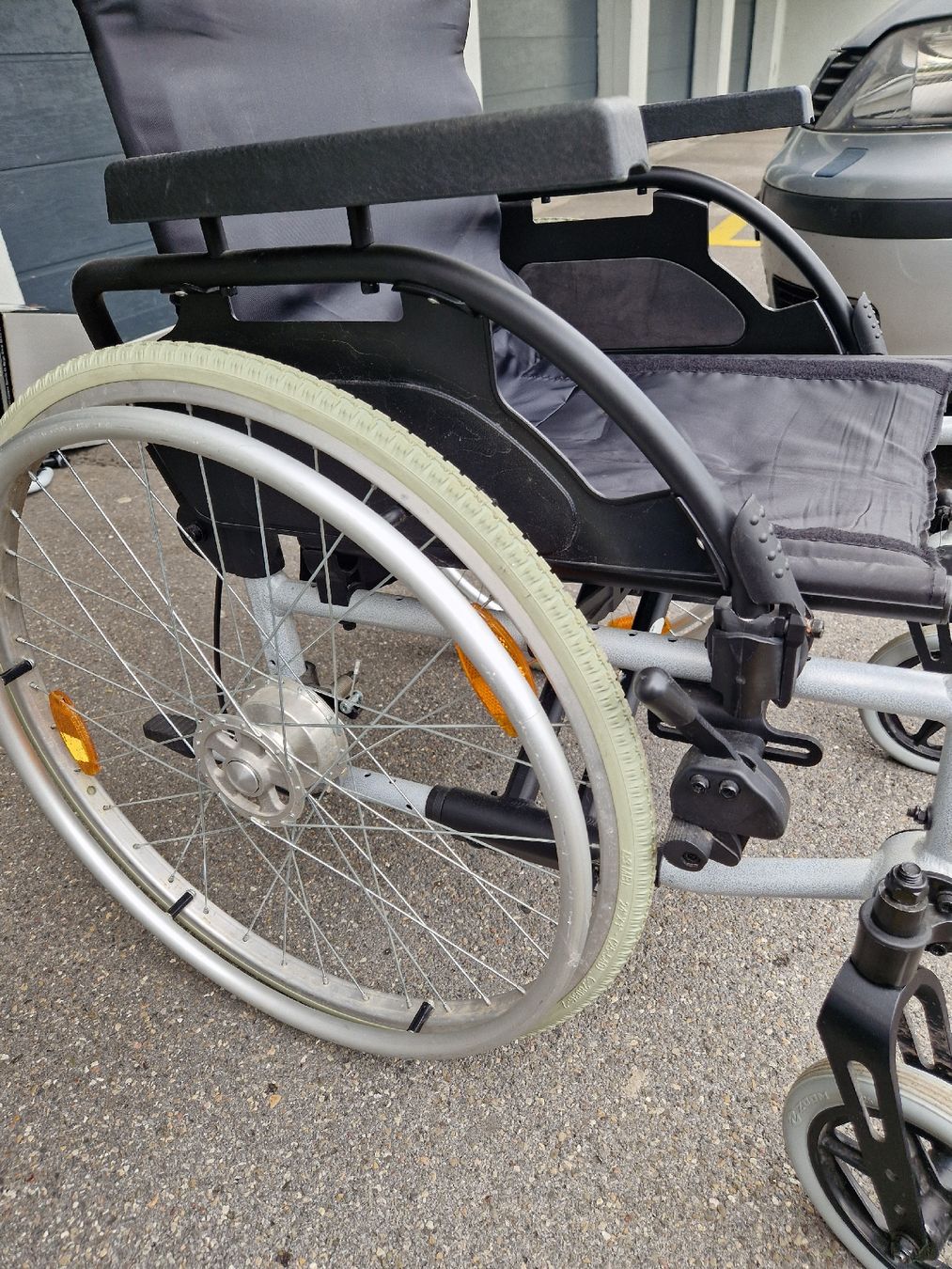 Sedie a rotelle: Breezy BasiX Rollstuhl - Top Zustand - CHF 150.- – Usato da Wittenbach venduto da garbis 3