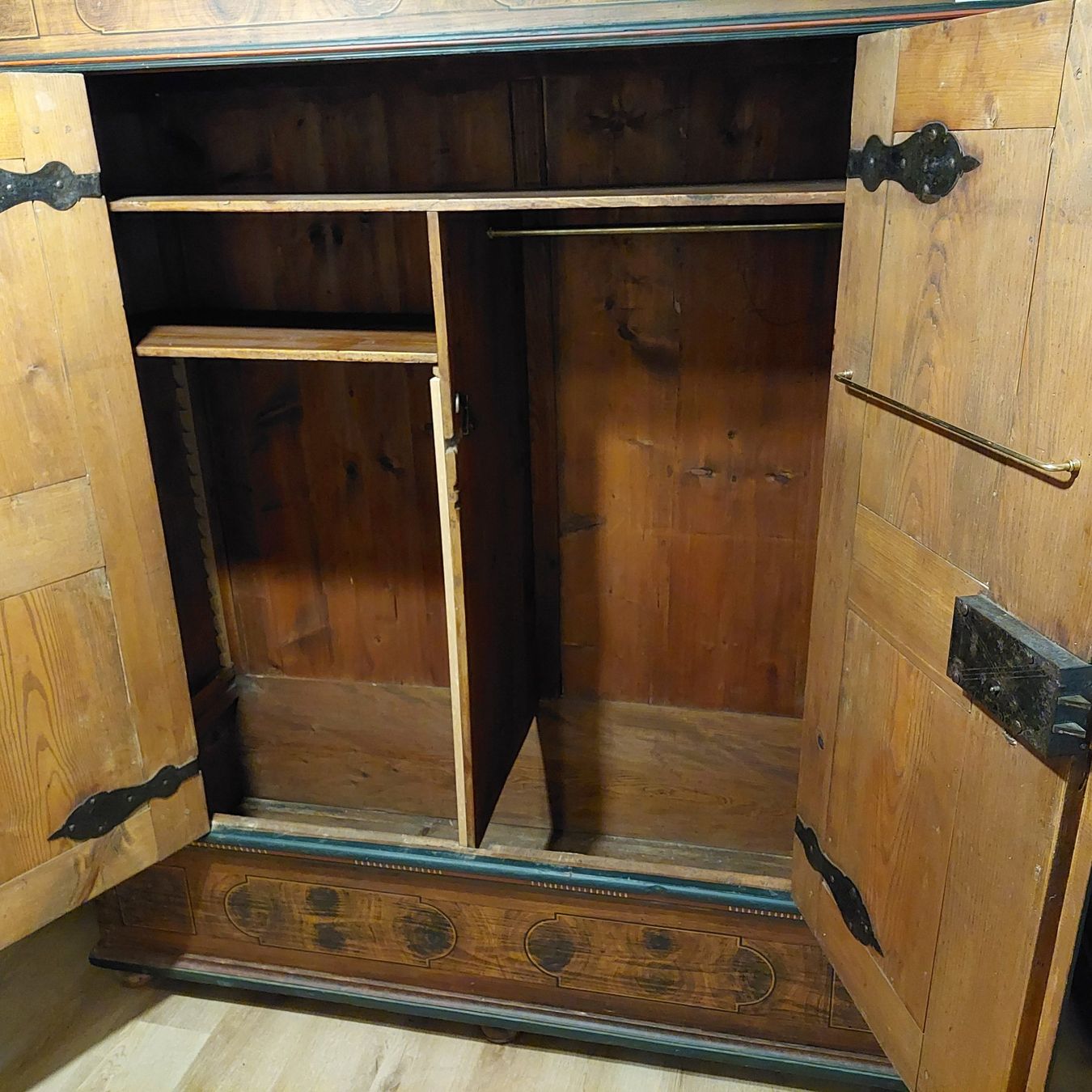 Schränke: Antike Schrank 2 Türig – Gebraucht aus Uhwiesen von fel_5ghs 2