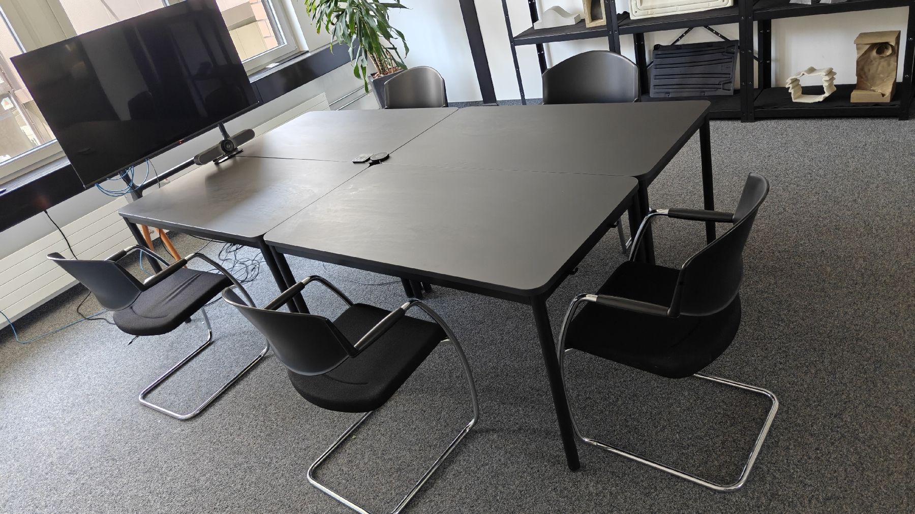 Tavoli: Office Table + sitze  – Usato da Bäretswil venduto da srobots