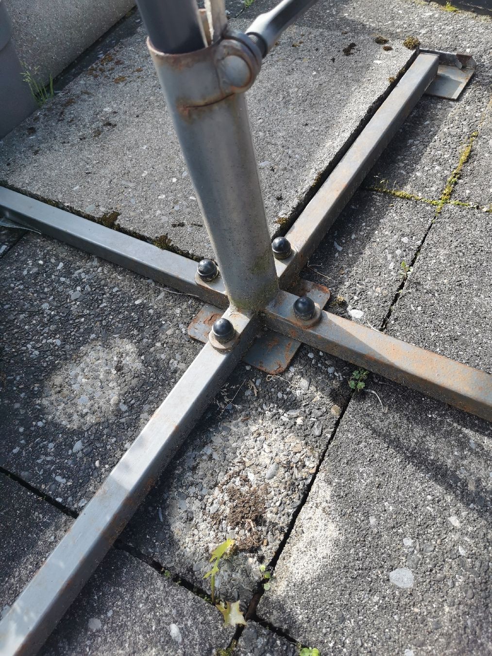 Autres: Sonnenschirm Ständer für Balkon, Garten oder Terrasse – D'occasion à Brunnen par JJaime 1
