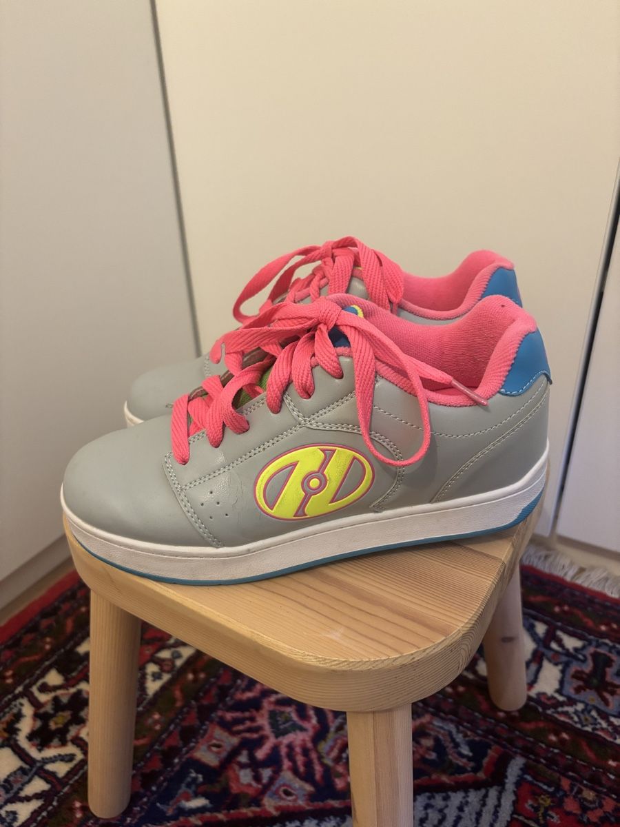Heelys Scarpe per ragazzi: Heelys chaussures à roulettes  – Usato da Pully venduto da miss3shai 1