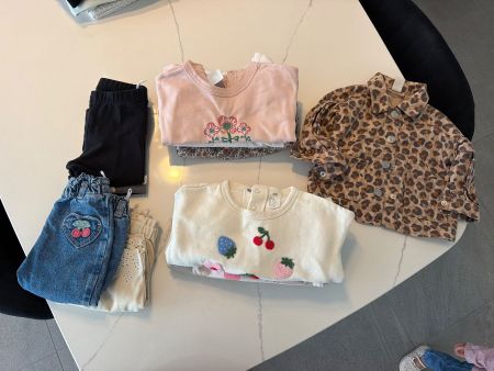Lot de vêtements fille taille 74