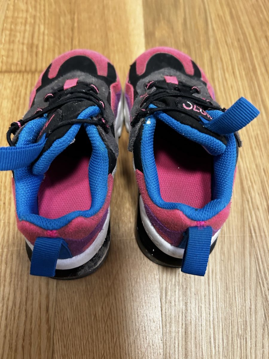 Nike Scarpe per ragazzi: Nike Air Max 270 React Kinderschuhe, Grösse 25, Top! – Usato da Riniken venduto da mis_69lc 2