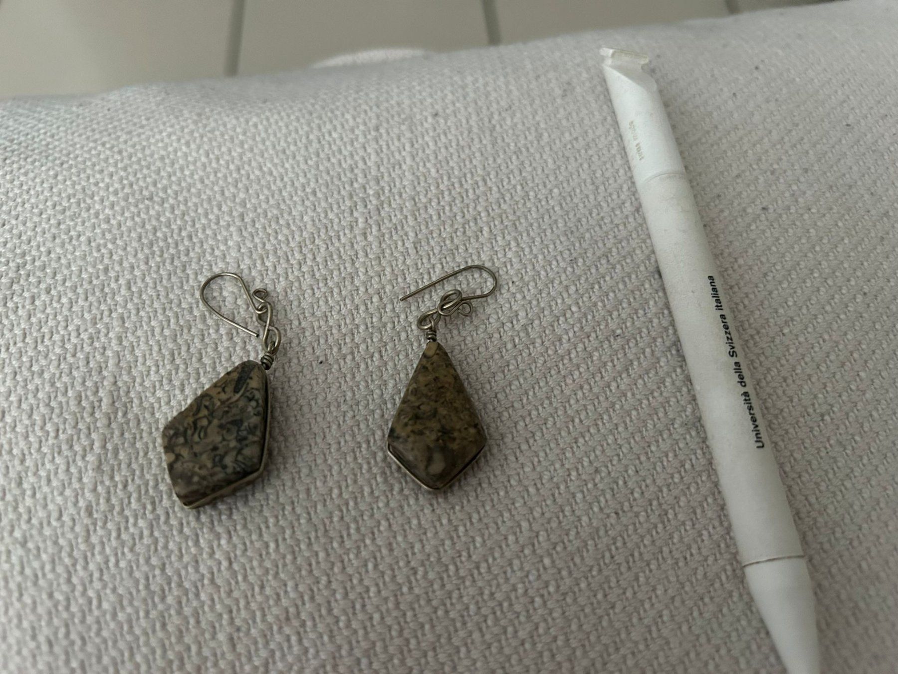 Ohrringe & -stecker: Orecchini realizzati in pietra – Gebraucht aus Melano von H-Sara