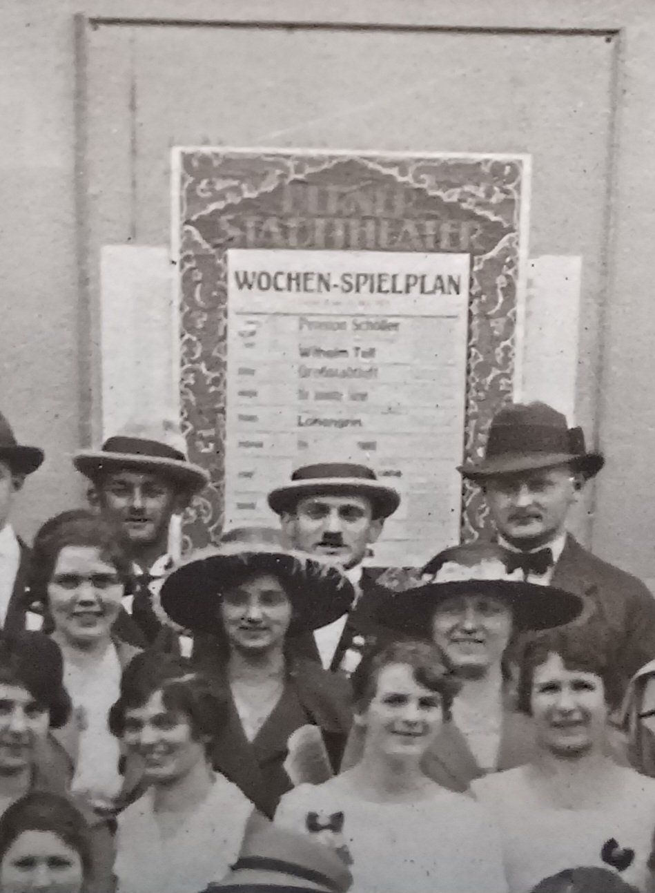 Cartoline postali: Wer ?, Gruppenbild vor dem Berner Stadttheater – Usato da Aarau Rohr venduto da mgvw 4