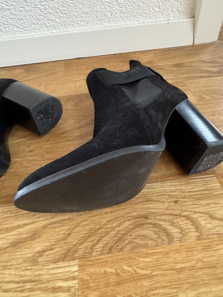 Armani Scarpe da donna: Armani Stiefeletten, Schwarz, Gr. 36 – Usato da Oberegg venduto da bro_r9z6 4