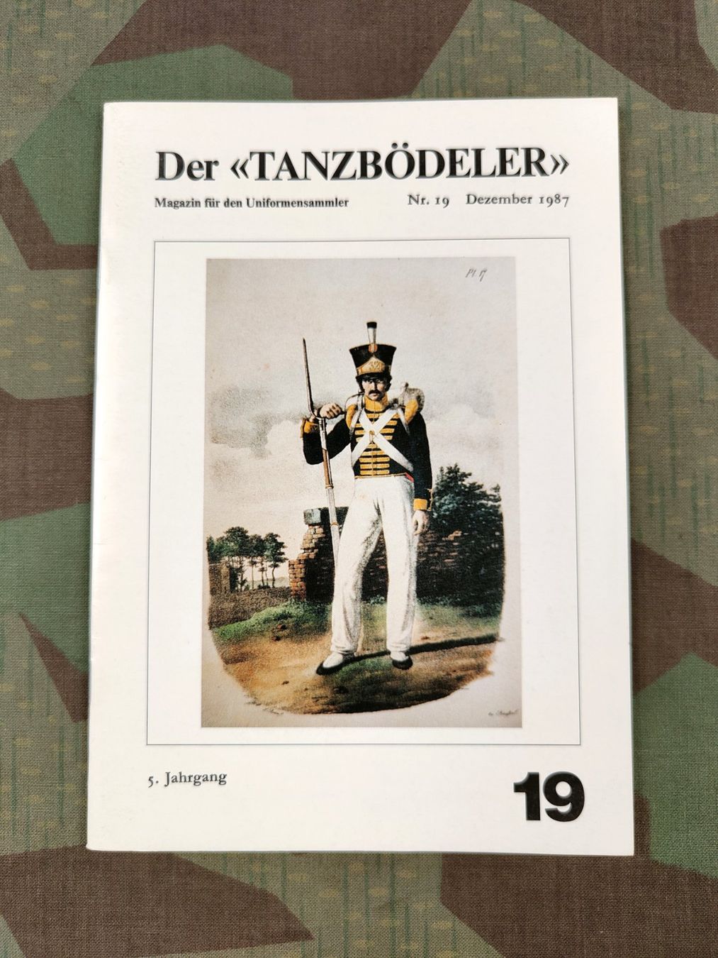 Schweizer Armee Uniformi: Der «TANZBÖDELER» Nr. 19 – Usato da Bauma venduto da SwissMilitaria