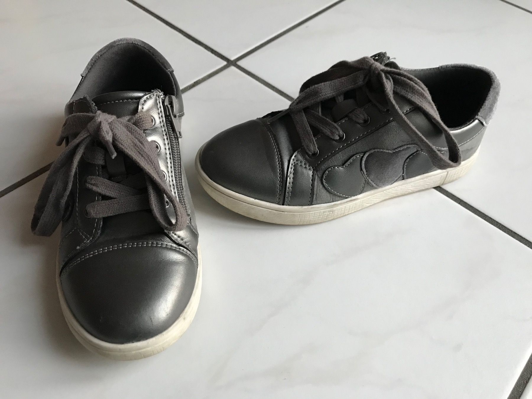 Scarpe per ragazze: Chaussures baskets fille pointure 33 – Usato da Montalchez venduto da Azurea79