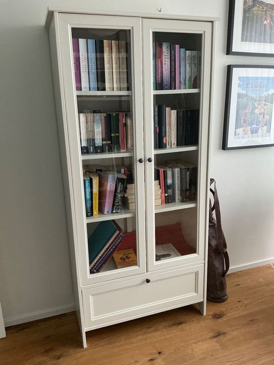 Ivory Display Cabinet with Glass Doors. Great Condition! (Gebraucht) in ...