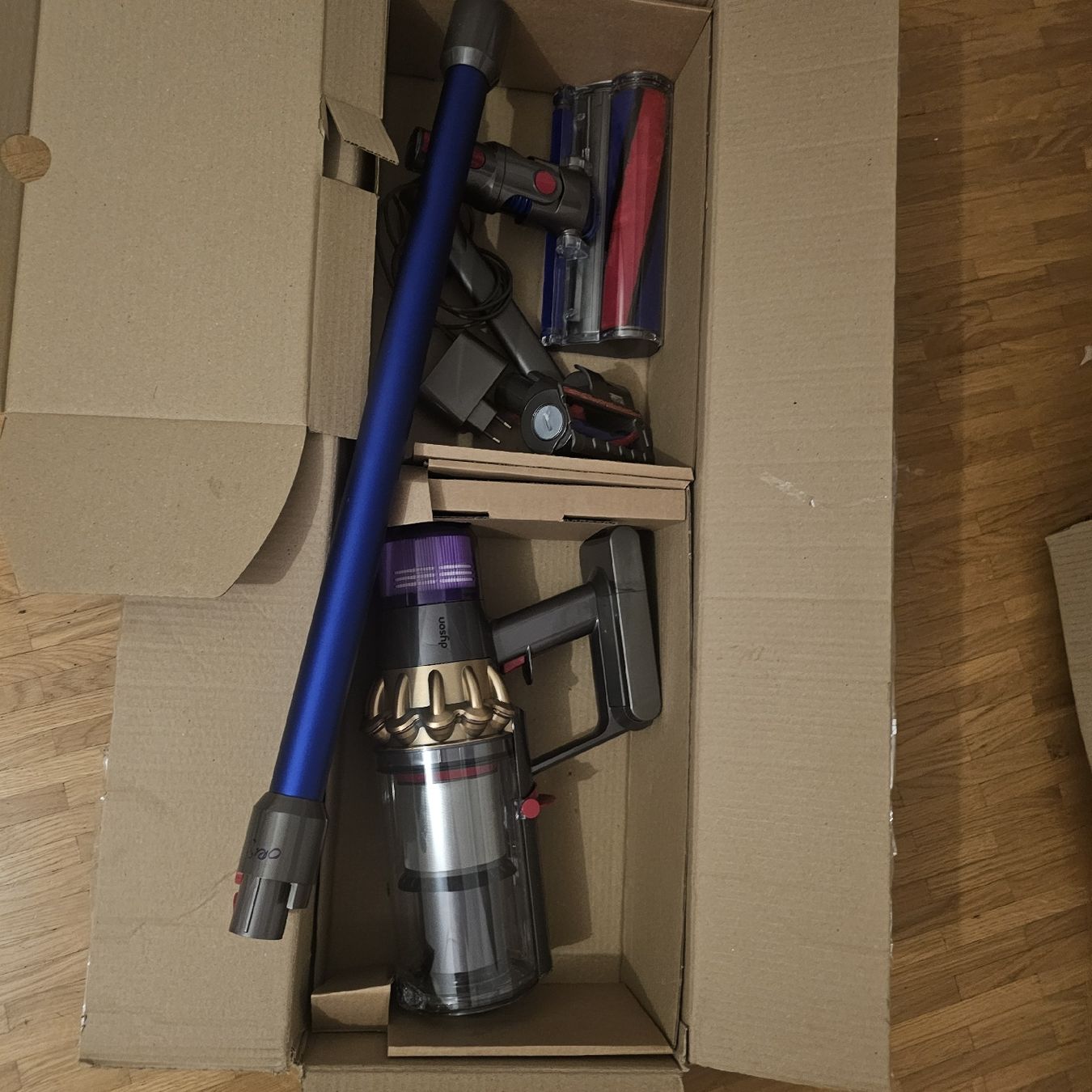 Dyson Staubsauger & Zubehör: Dyson v11 Neuf – Neu (gemäss Beschreibung) aus Plan les ouates von Braun_charly 1