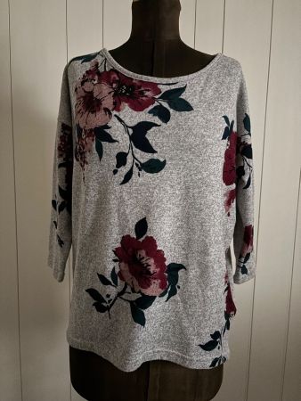 Only 3/4 Arm Pullover grau mit Blumen - grosses XS