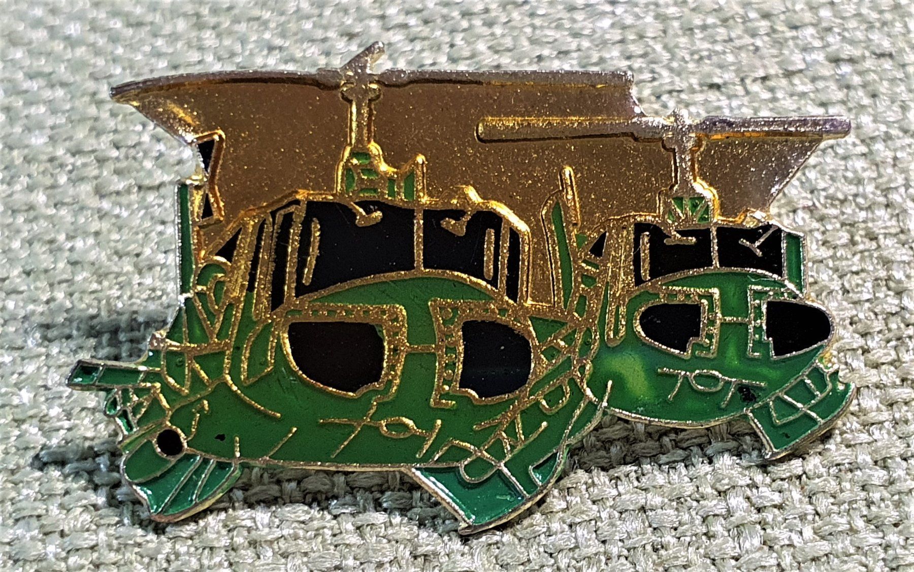 Plaquettes & Badges: M891 - Pin Air Force Army Helikopter Heli – D'occasion à Reinach BL par Boston-Verkauf