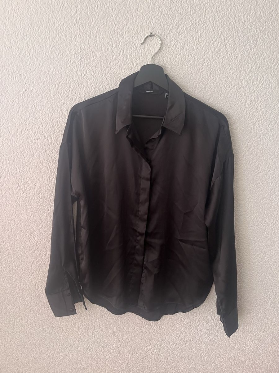 Chemisiers: Seiden Bluse schwarz – D'occasion à Andwil SG par sas_m9tn