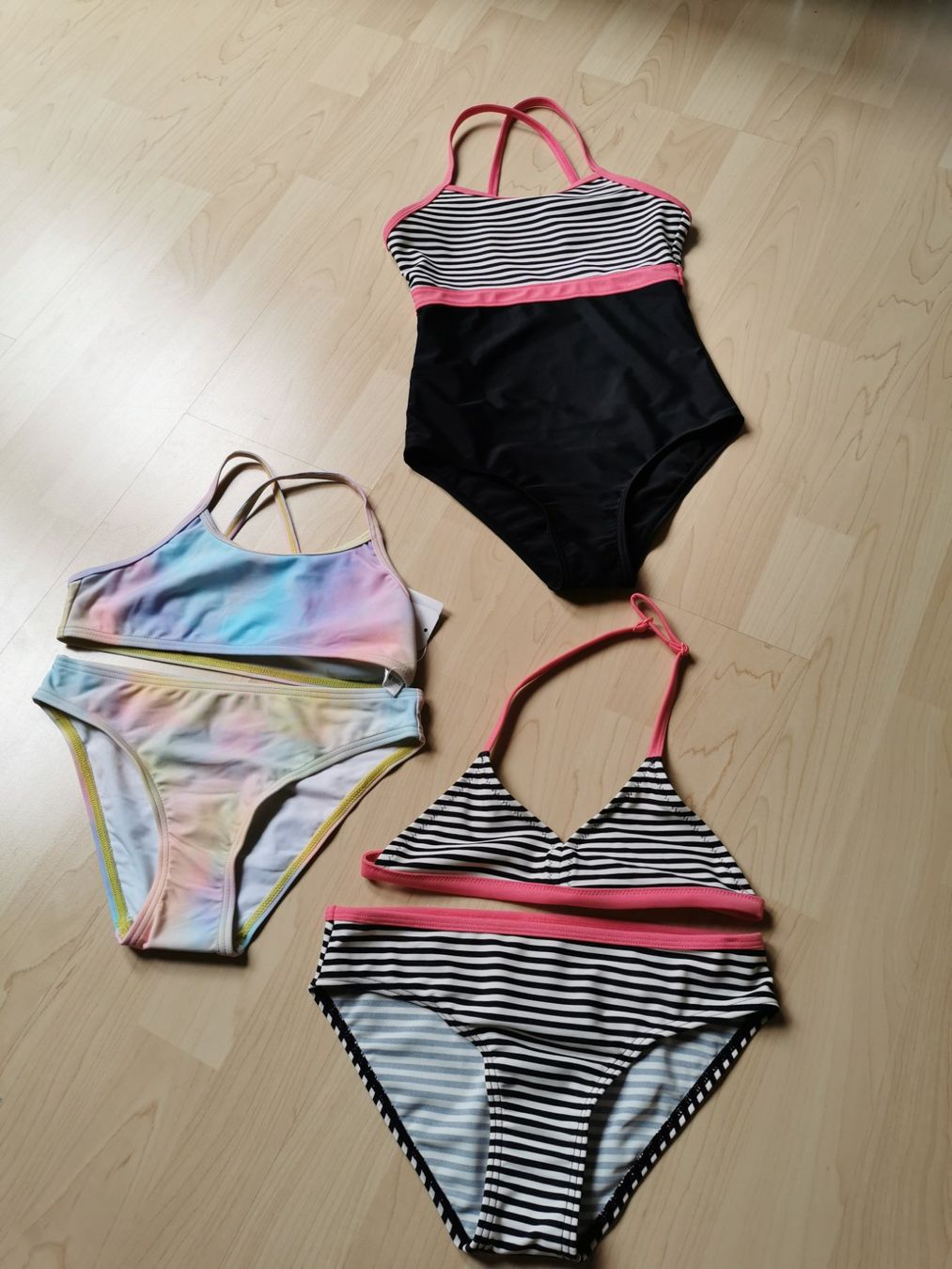 Costumi da bagno & Bikini: Badeanzugpaket Gr. 140 – Nuovo (secondo la descrizione) da Oberkulm venduto da Preneur
