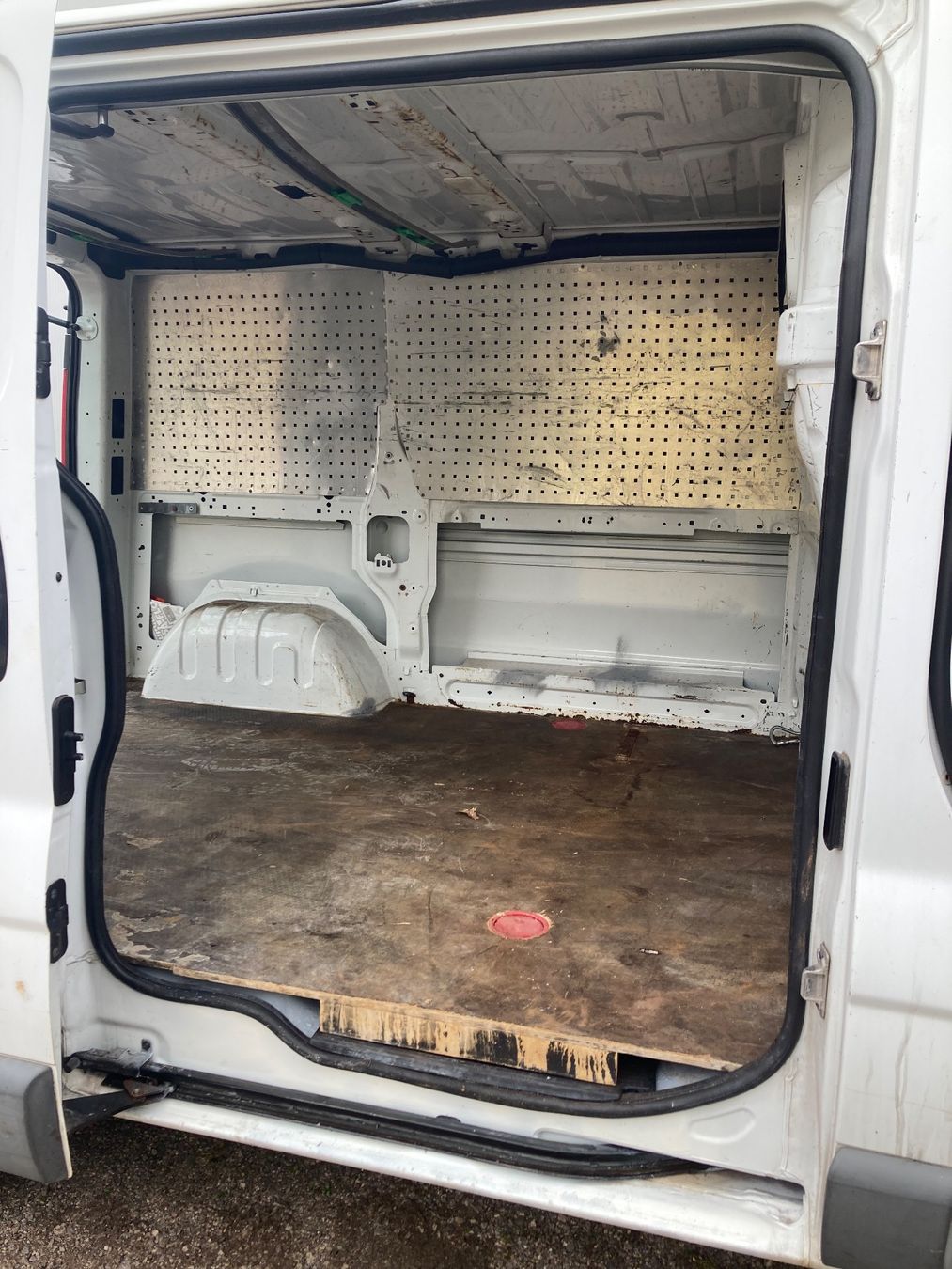 Renault Veicoli commerciali: Renault Trafic 90dci ab MFK – Usato da Zürich venduto da rosimiti 8