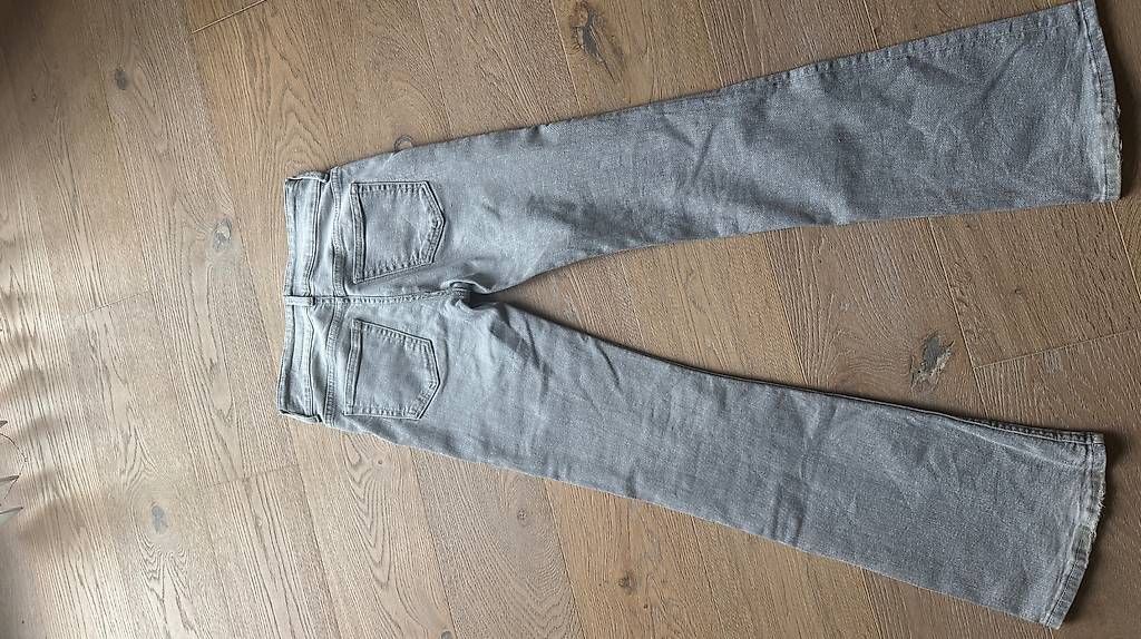 Jeans: Bershka Bootcut-Jeans – Usato da Hünenberg See venduto da Schulers 1