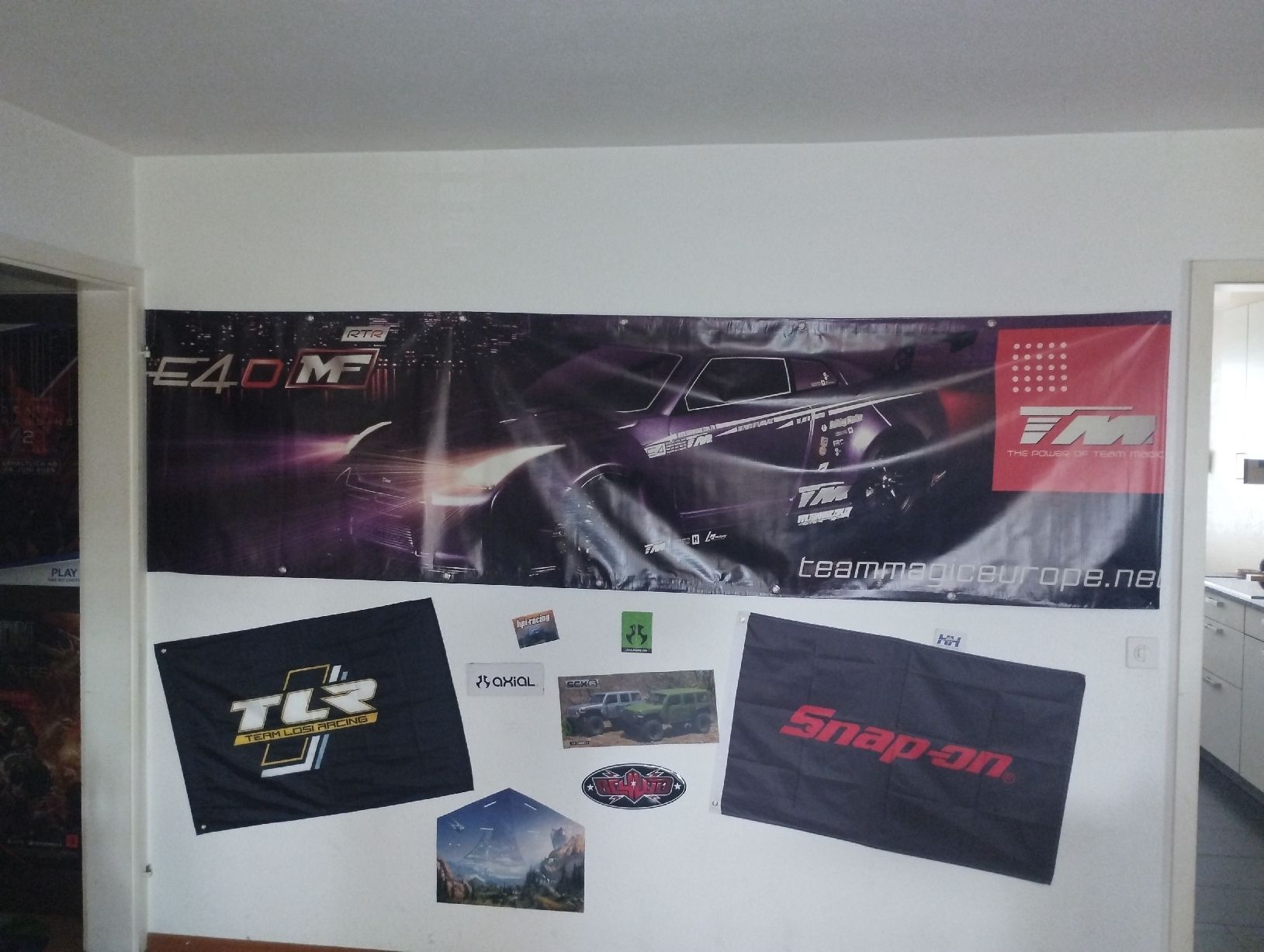 Poster & Bilder: Team Magic E4D MF Werbebanner Gross – Gebraucht aus Lyss von fuselbay 1