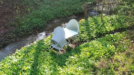 2 Gartenstühle, Tisch