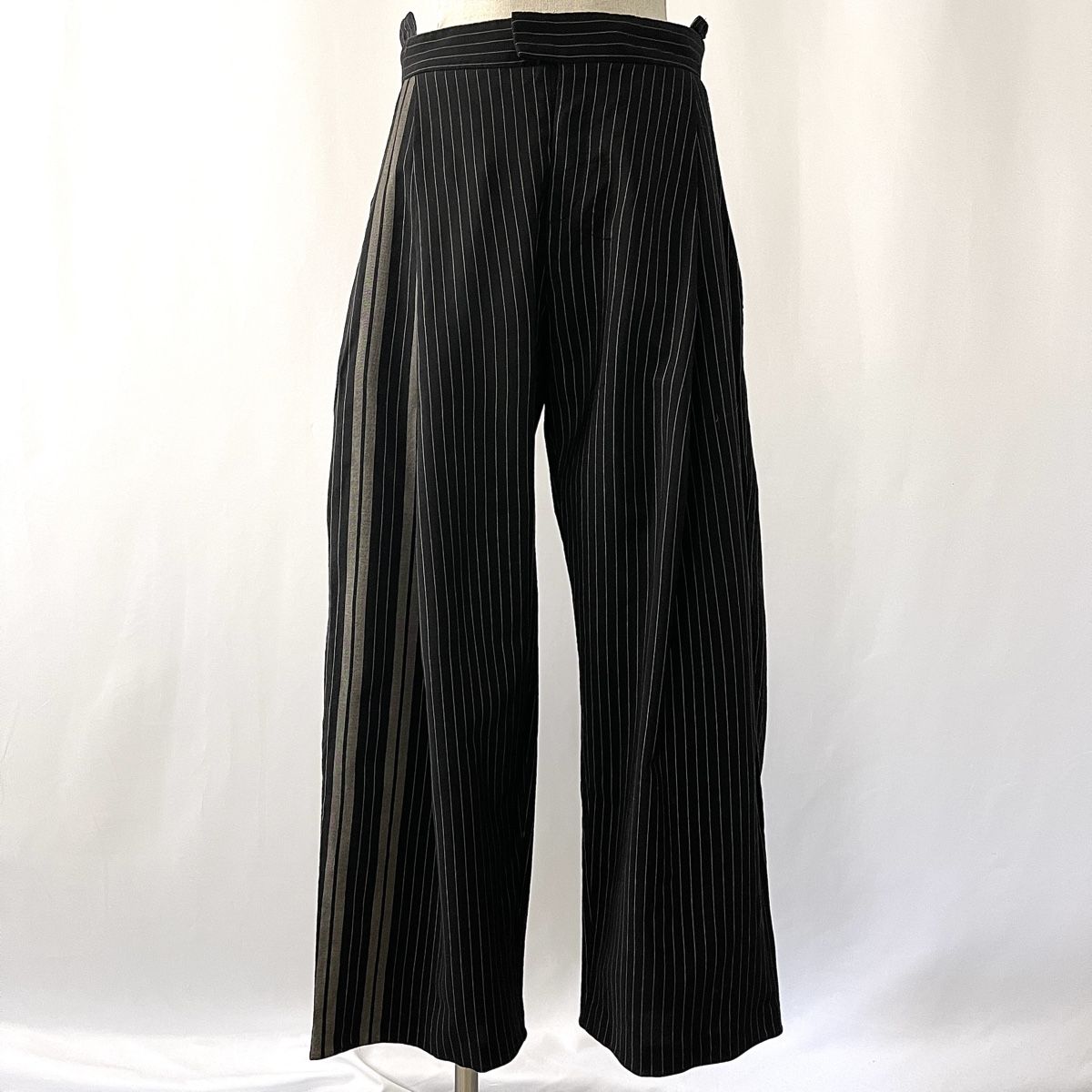 Pantaloni: ALEKSANDR MANAMIS Pants – Nuovo (secondo la descrizione) da Emmen venduto da Avviivva_Com2023