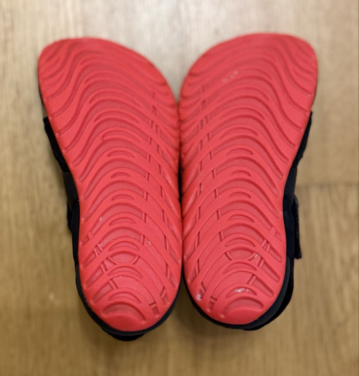 Nike Scarpe per ragazzi: Trekking Sandalen und Wasserschuhe – Usato da Pfäffikon SZ venduto da dom_6zfl 8