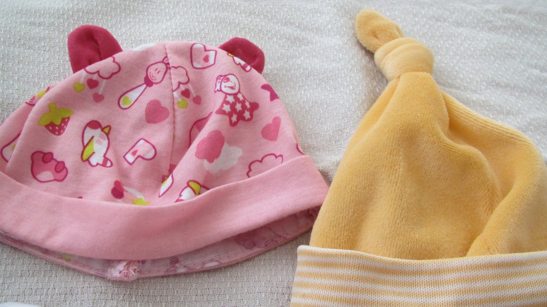 Puppen: 4 BONNETS DE POUPEE – Gebraucht aus Murten von Selliot 1