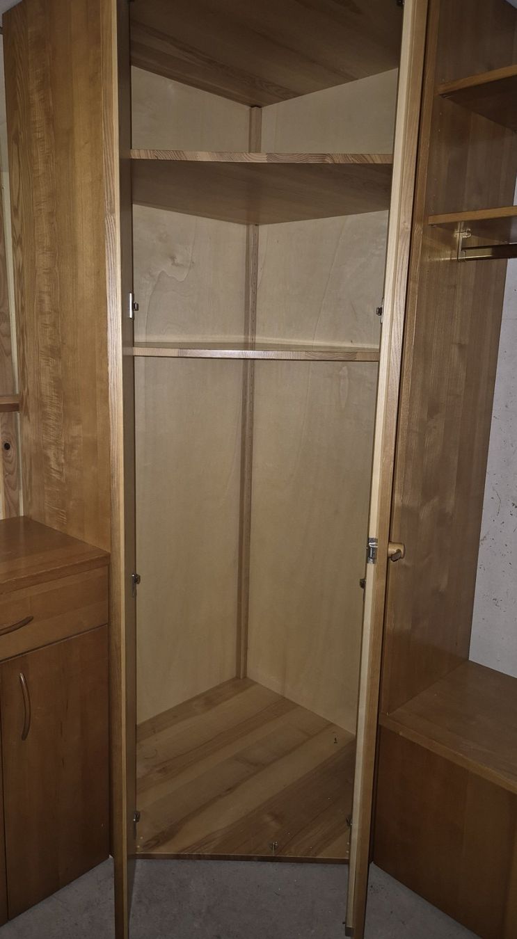 Garderobe: Massgefertigte Eckgarderobe aus Eichenholz (Massiv) – Gebraucht aus Hinwil von Iceeagle 2