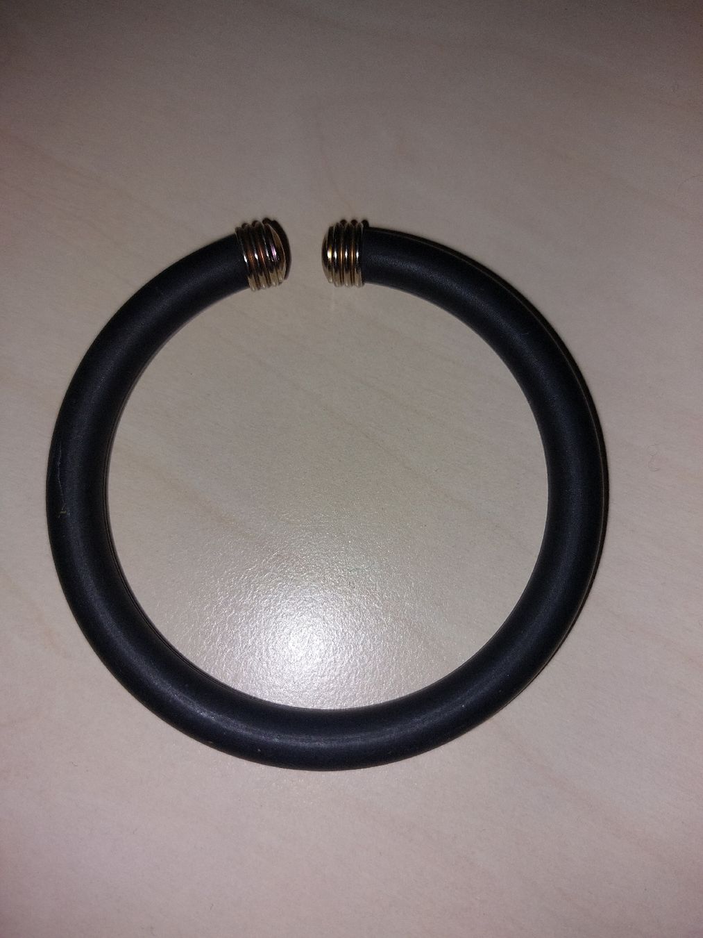 Bracciali & Braccialetti: Schwarzer Armreif  – Usato da Baden venduto da BanaBoutique