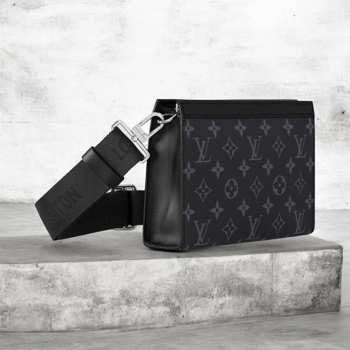Louis Vuitton Sacs: Louis Vuitton Tasche Monogram Eclipse neuwertig – D'occasion à Lachen SZ par HelvetiaLuxury