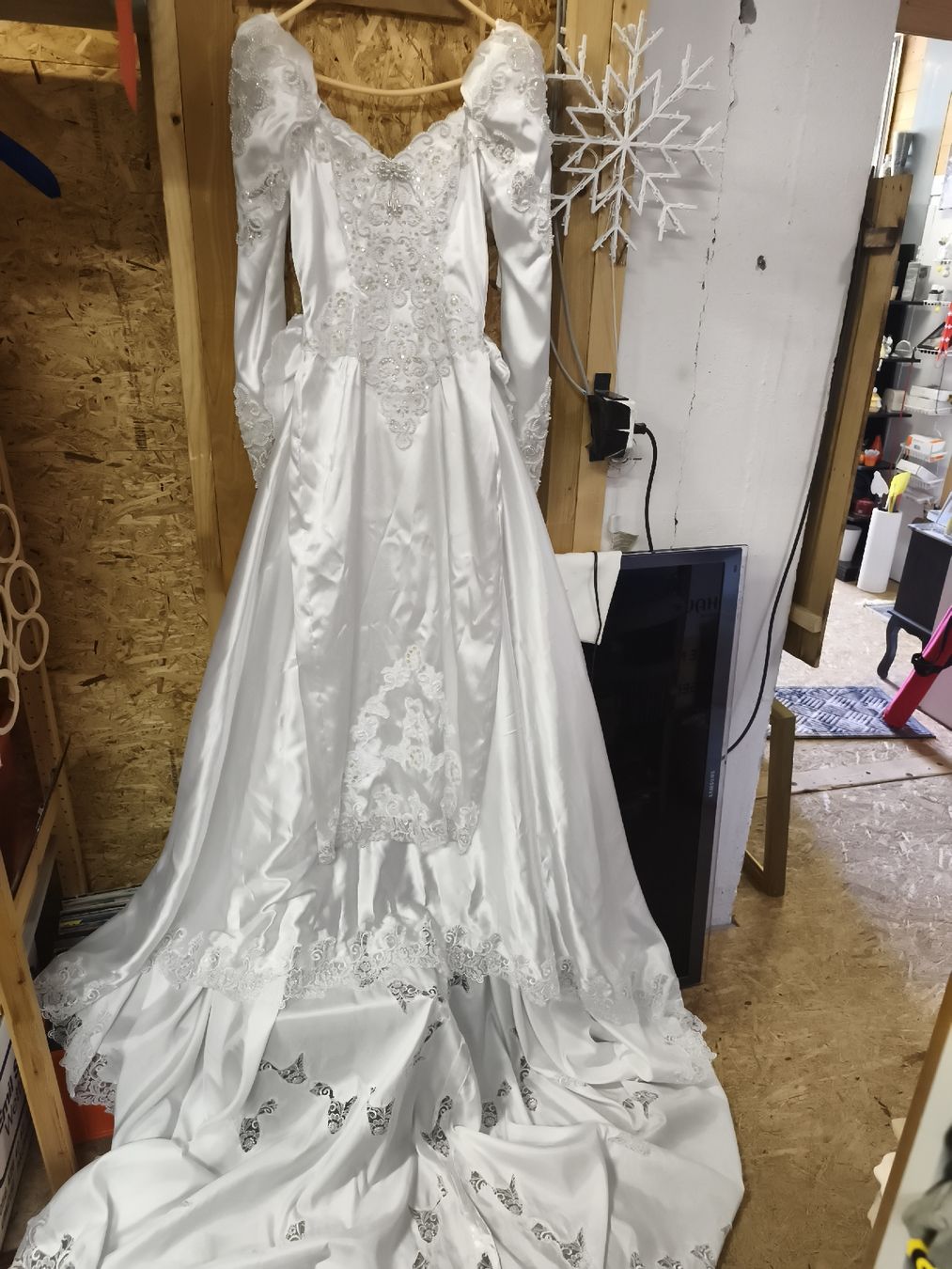Idropulitrici ad alta pressione: Hochzeitkleid mit Schleppe (A4) – Usato da Künten venduto da Schnaepplihuus