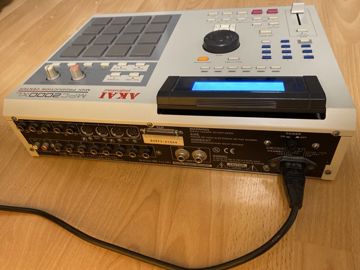 Akai Musikinstrumente: Akai MPC 2000xl – Neu (gemäss Beschreibung) aus Zürich von leo_292y 2