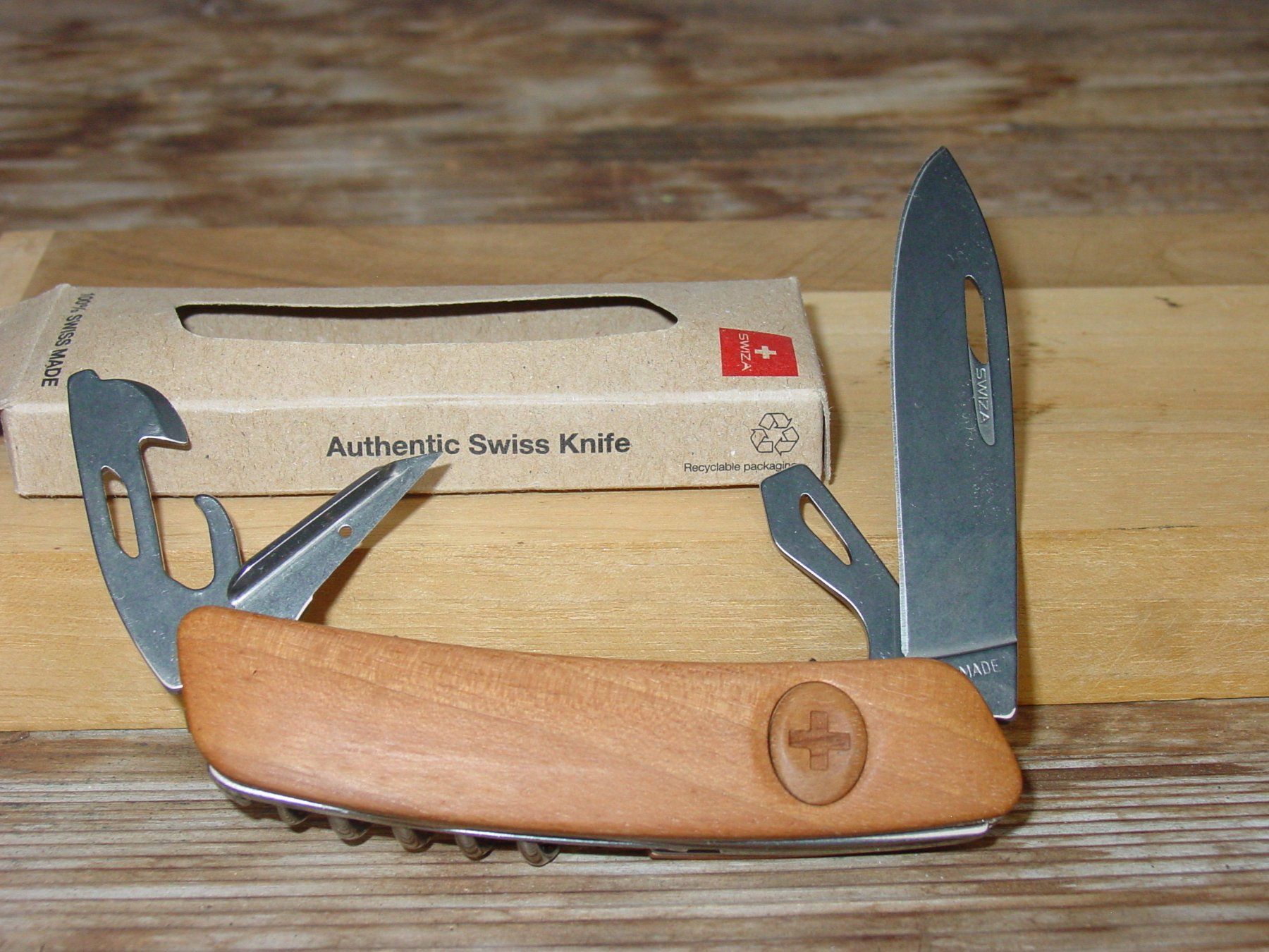 Swiza Coltelli tascabile: Swiza Wood Serie mit Nussbaum Griffschalen. – Nuovo (secondo la descrizione) da Ursenbach venduto da rekruten-shop