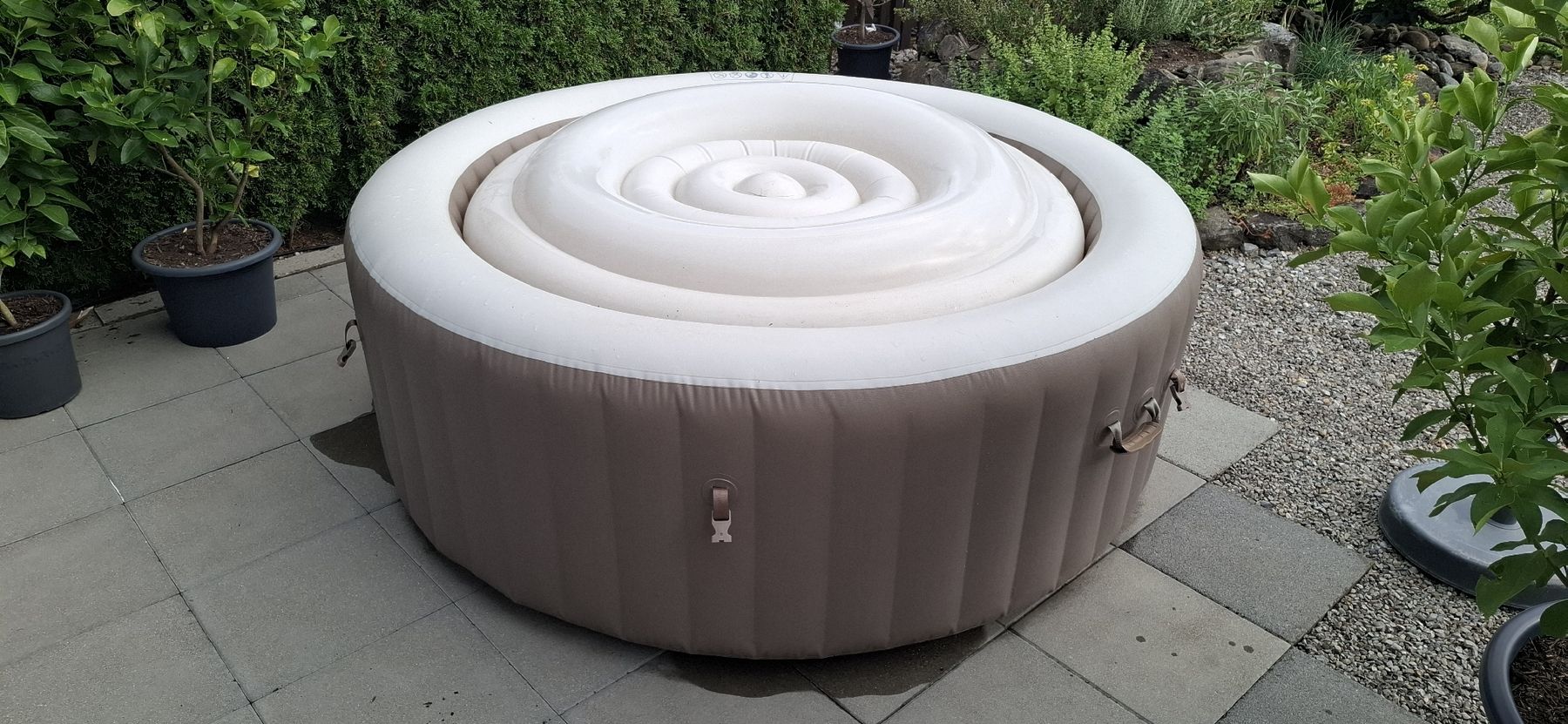 Bains à remous: INTEX Pure Spa, aufblasbarer Whirlpool – Défectueux à Emmen par Tigerlady 1