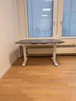 IKEA Bekant höhenverstellbarer Schreibtisch