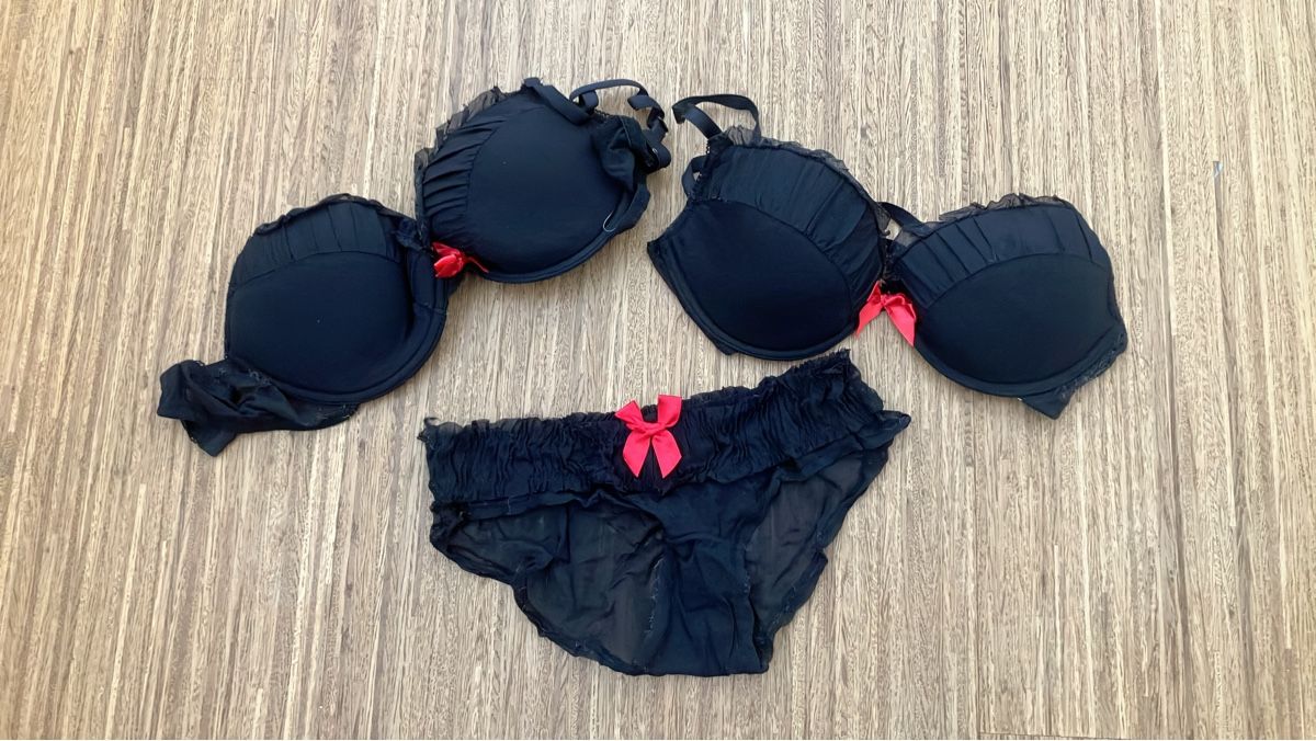 Sonstige Unterwäsche: Schwarzer BH und Slip mit Schleife  – Gebraucht aus Ruggell von VegasGirl