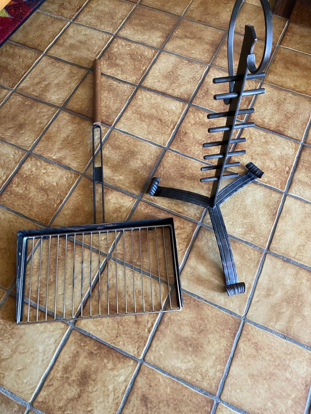 Griglie: Grill avec support en fer forgé. – Usato da Roches BE venduto da gibus123 2