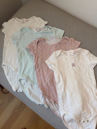 4 Bodies von Zara Grösse 86