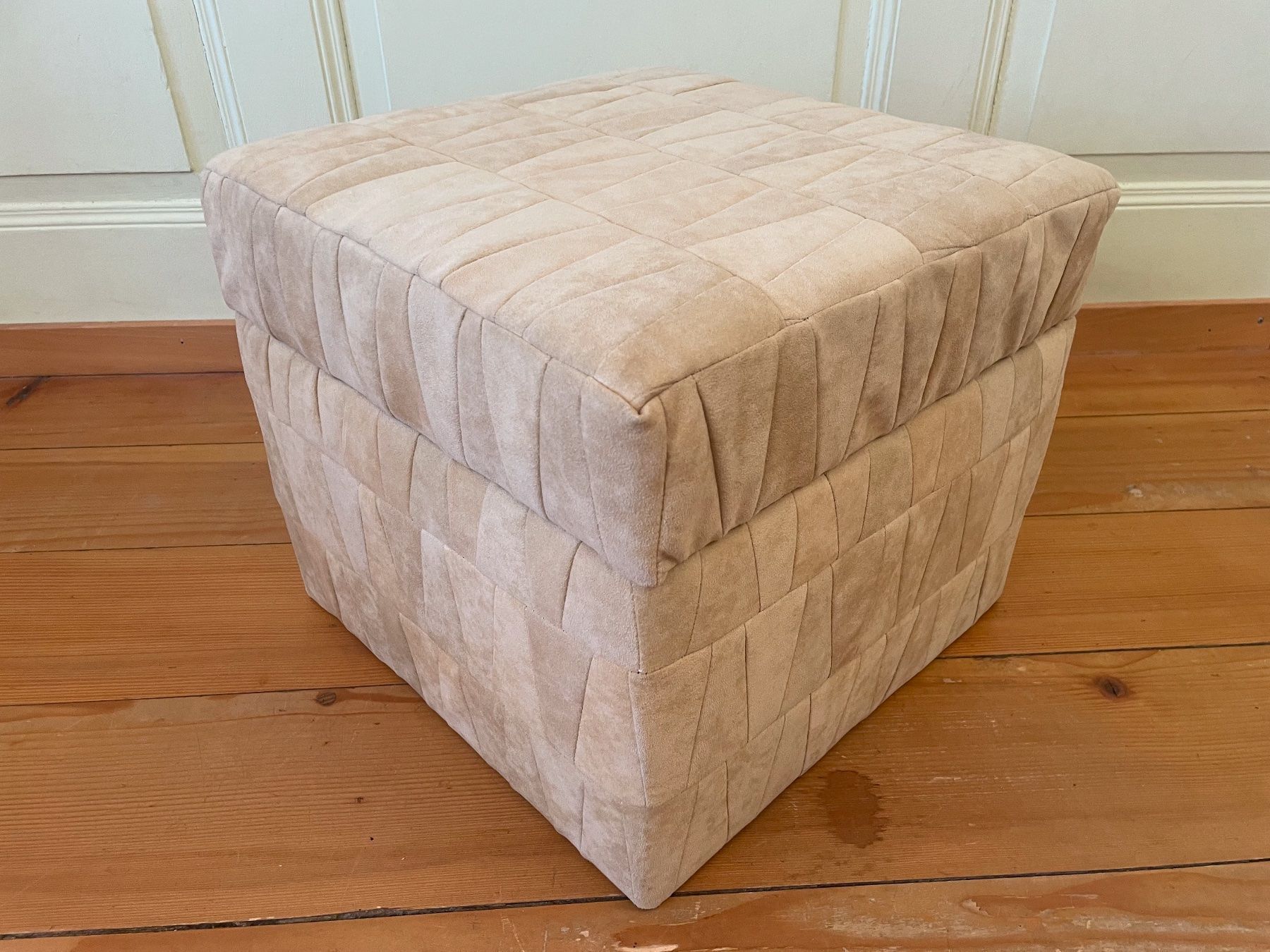 Sgabelli: Truhe Hocker // Wildleder – Usato da Schinznach-Dorf venduto da mix 5