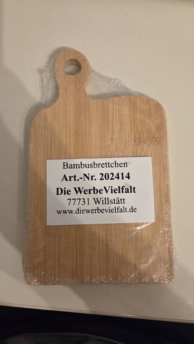 Elettrodomestici da cucina: Neues Bambus-Schneidebrett, ca. 28x11x1cm, ungebraucht – Nuovo e nell'imballaggio originale da Adlikon b.Regensdf venduto da ChriZ86