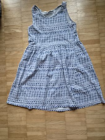 Mädchen Kleid von H&M gemustert in Grösse 134/140 blau